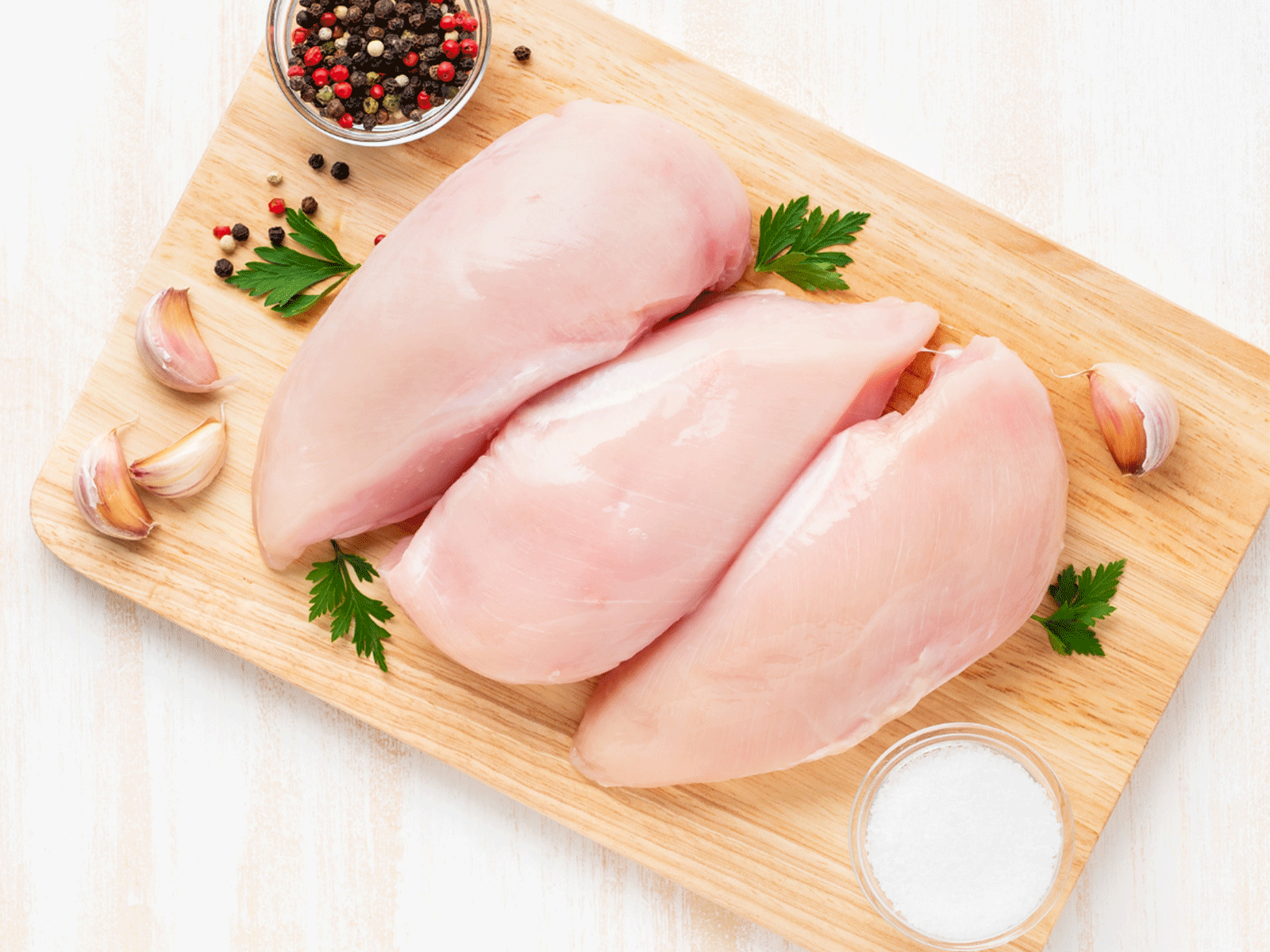 Desinfección de pollo con equipos domésticos de Biozon para evitar la contaminación cruzada